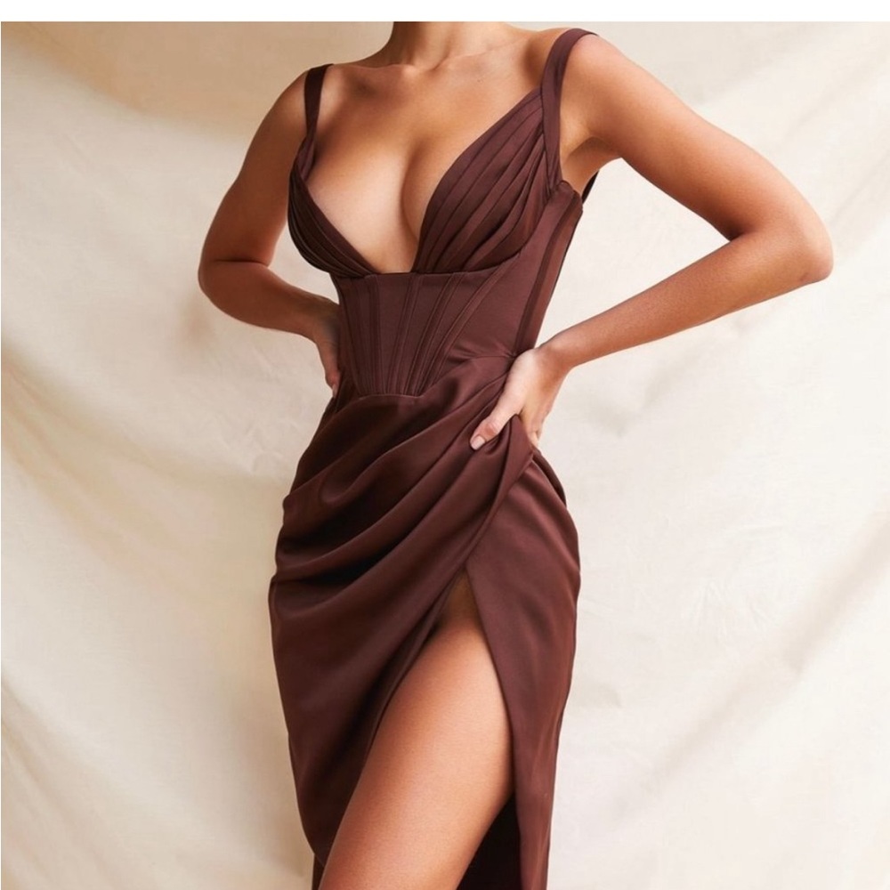 House of CB Faye midi dress in brown. Size large D-E cup. New without tag